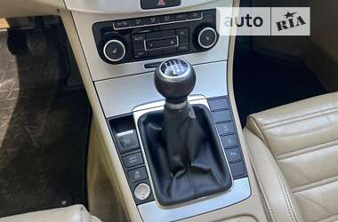 Универсал Volkswagen Passat 2011 в 
