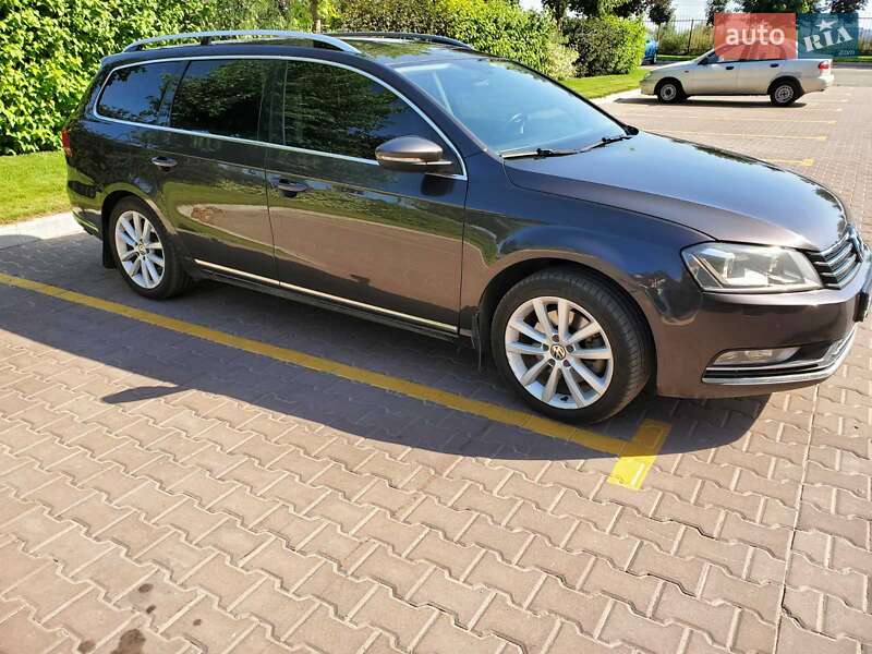 Универсал Volkswagen Passat 2011 в Киеве