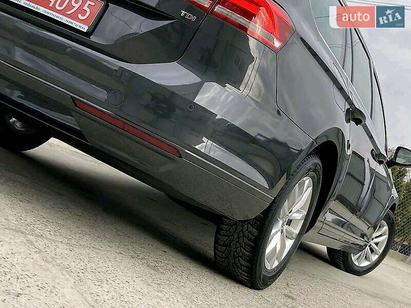 Универсал Volkswagen Passat 2017 в Бориславе