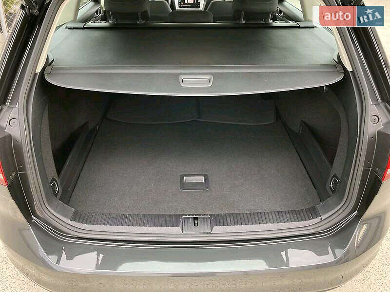 Универсал Volkswagen Passat 2017 в Бориславе