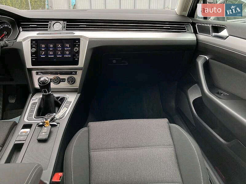 Универсал Volkswagen Passat 2017 в Бориславе
