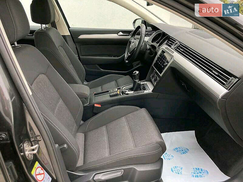 Универсал Volkswagen Passat 2017 в Бориславе