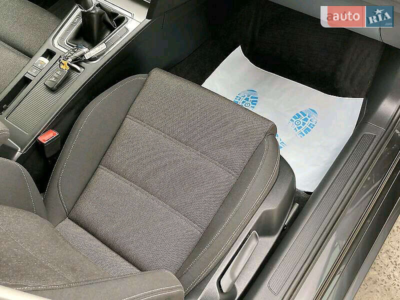 Универсал Volkswagen Passat 2017 в Бориславе