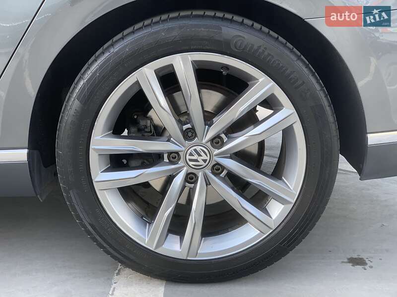 Універсал Volkswagen Passat 2015 в Львові