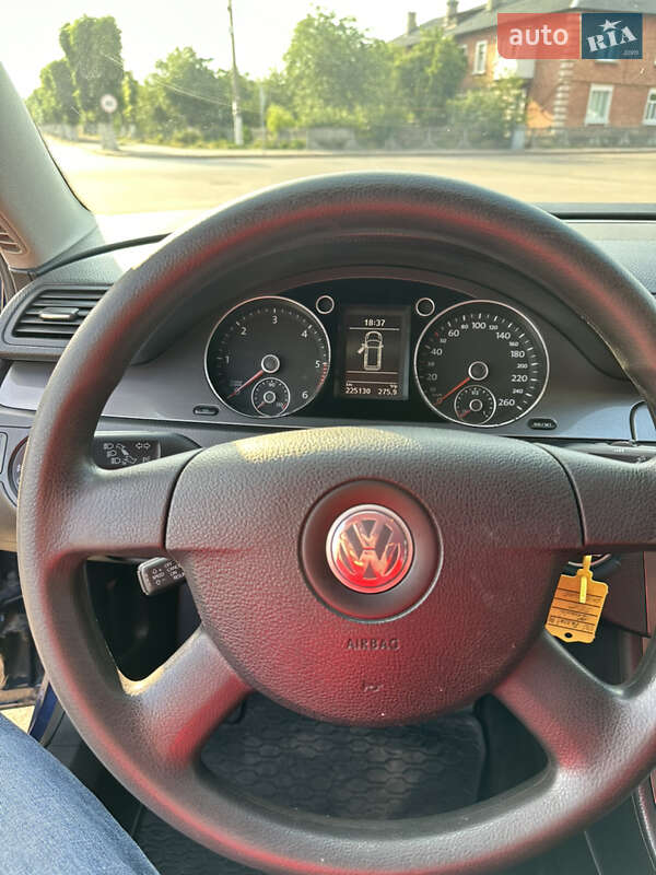 Универсал Volkswagen Passat 2010 в Овруче