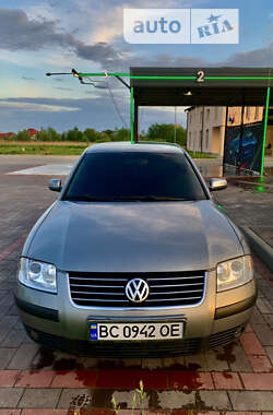 Седан Volkswagen Passat 2003 в Новояворовске