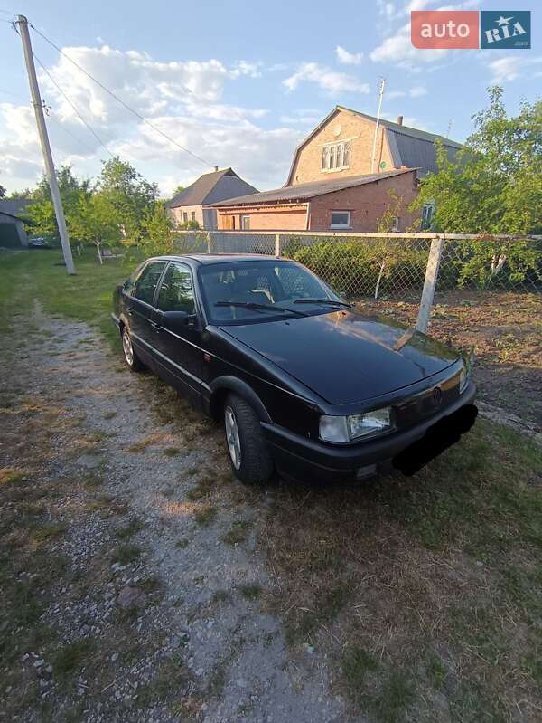 Седан Volkswagen Passat 1992 в Барышевке