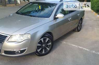 Универсал Volkswagen Passat 2006 в Киеве