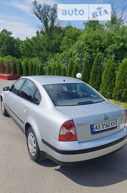 Седан Volkswagen Passat 2000 в Харькове