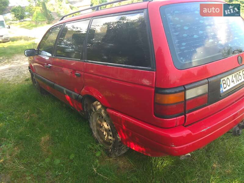 Универсал Volkswagen Passat 1989 в Борщеве