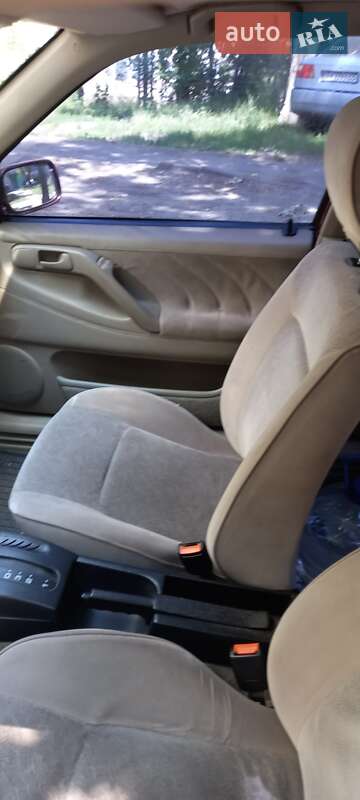 Седан Volkswagen Passat 1996 в Киеве