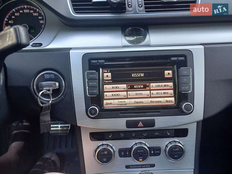 Універсал Volkswagen Passat 2013 в Одесі