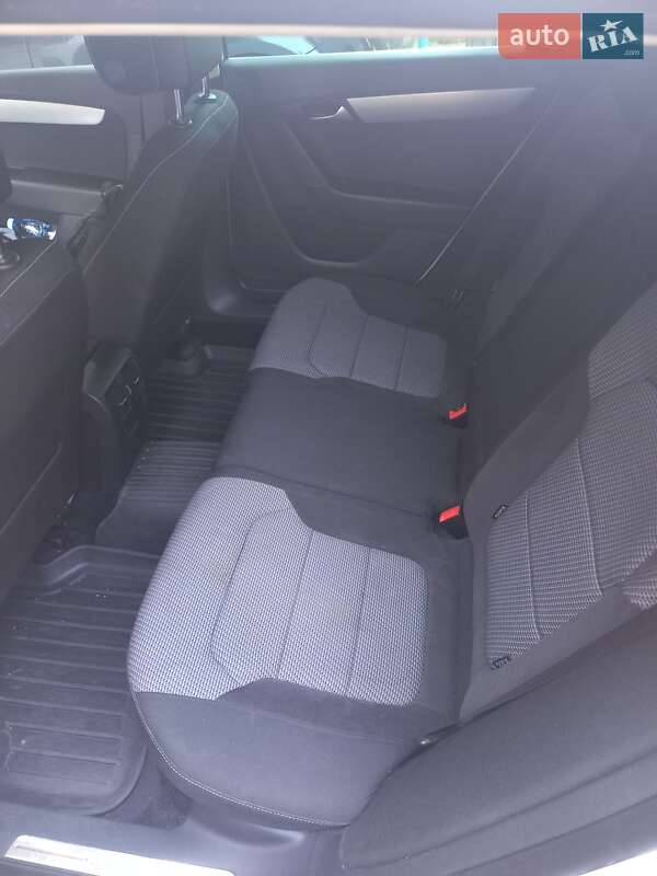 Універсал Volkswagen Passat 2013 в Одесі