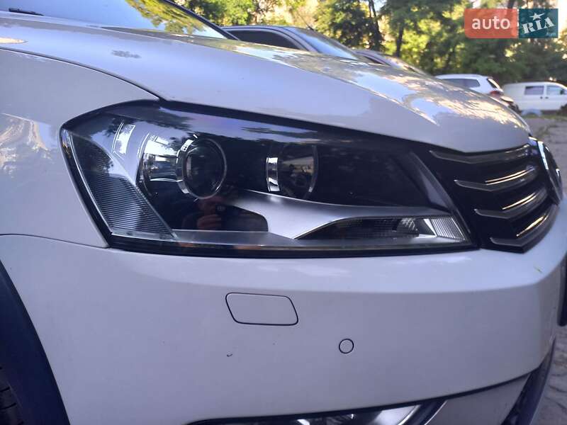 Універсал Volkswagen Passat 2013 в Одесі