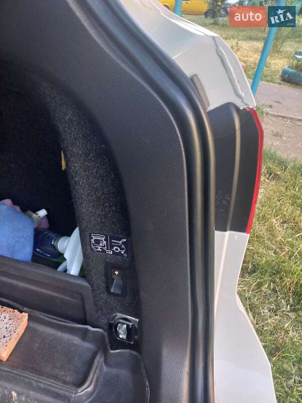 Універсал Volkswagen Passat 2013 в Одесі