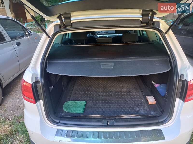 Універсал Volkswagen Passat 2013 в Одесі