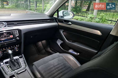 Седан Volkswagen Passat 2016 в Львове