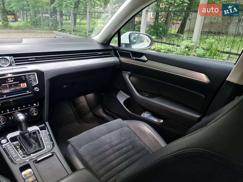 Седан Volkswagen Passat 2016 в Львове