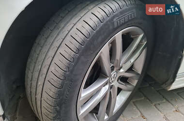 Седан Volkswagen Passat 2016 в Львове