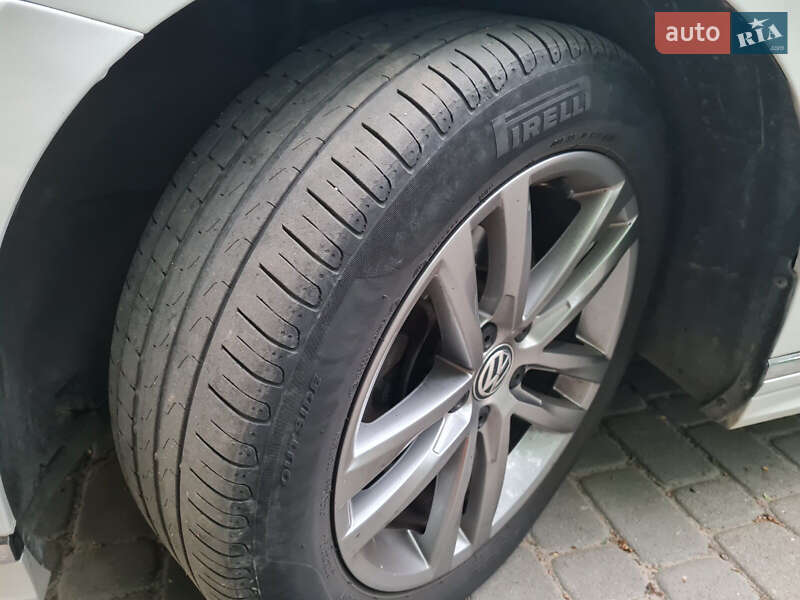 Седан Volkswagen Passat 2016 в Львове