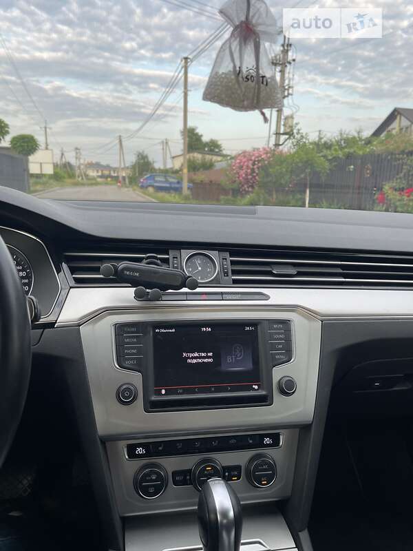 Седан Volkswagen Passat 2016 в Вишневому