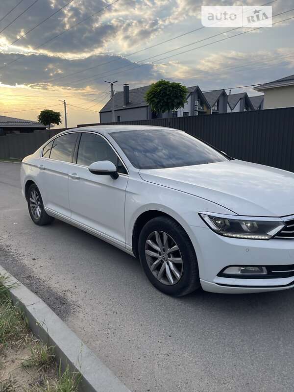 Седан Volkswagen Passat 2016 в Вишневому