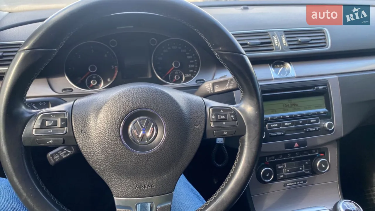 2010 Volkswagen Passat - мініатюра 10