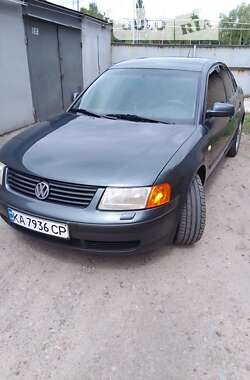 Седан Volkswagen Passat 1999 в Киеве