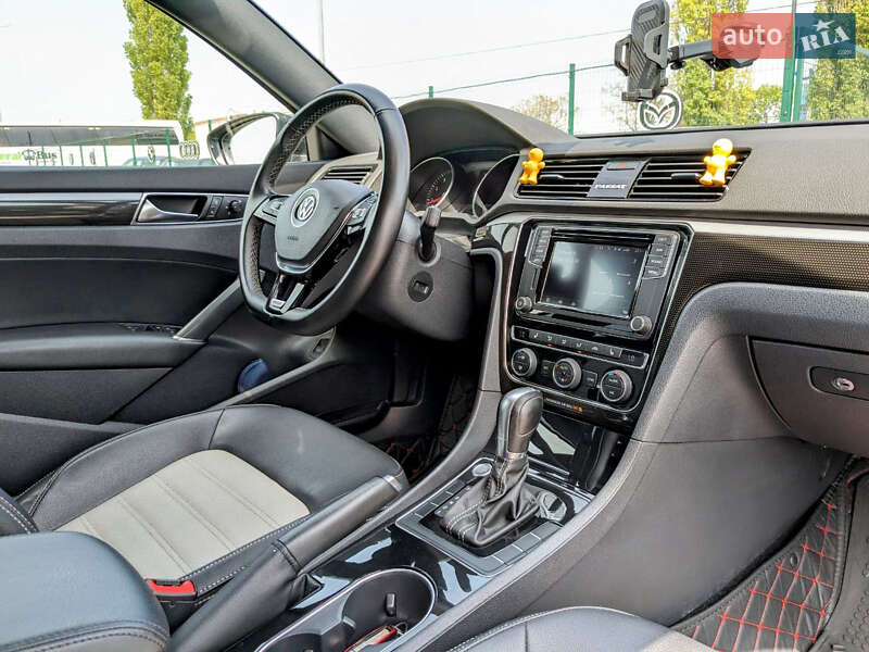 Седан Volkswagen Passat 2018 в Одессе