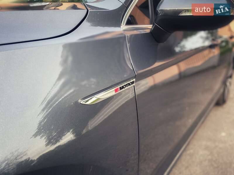 Универсал Volkswagen Passat 2015 в Киеве