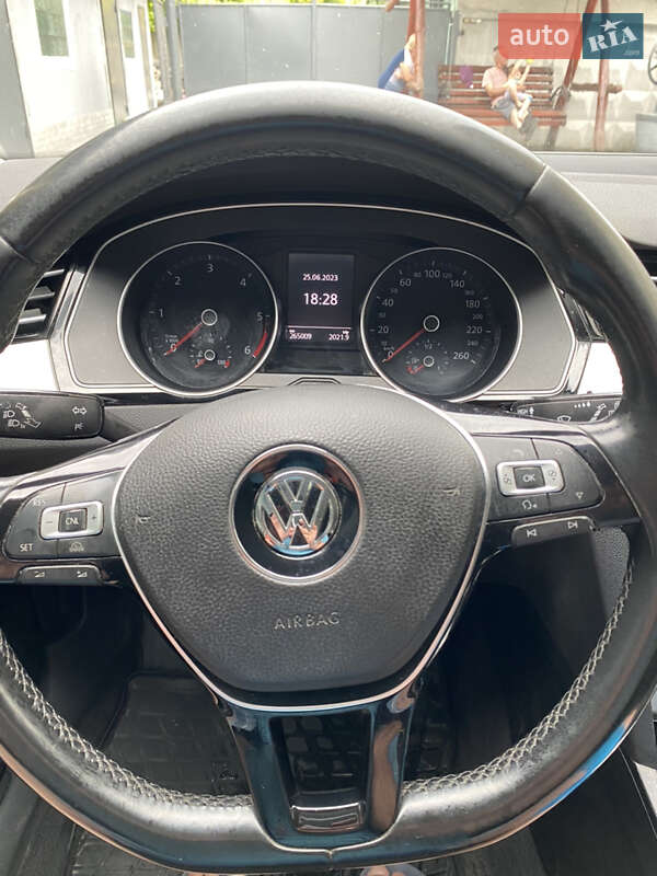 Универсал Volkswagen Passat 2015 в Каменке-Бугской