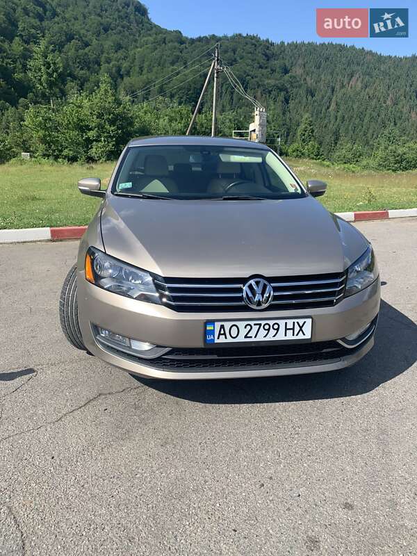 Седан Volkswagen Passat 2015 в Хусті