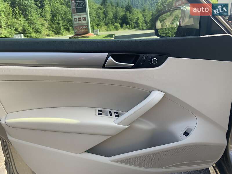 Седан Volkswagen Passat 2015 в Хусті