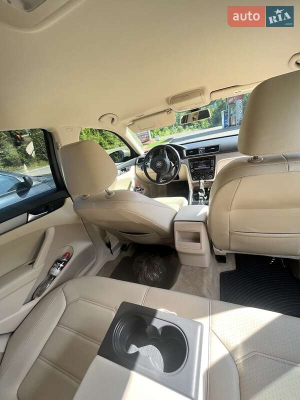Седан Volkswagen Passat 2015 в Хусті