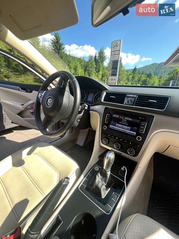 Седан Volkswagen Passat 2015 в Хусті