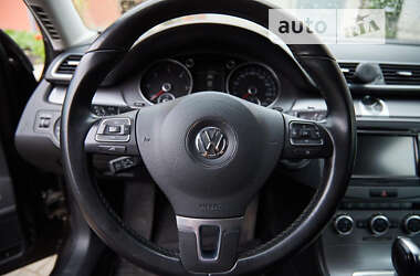 Седан Volkswagen Passat 2013 в Львове