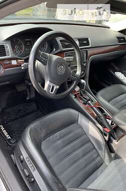 Седан Volkswagen Passat 2013 в Львові