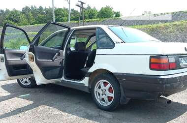 Седан Volkswagen Passat 1991 в Володимир-Волинському