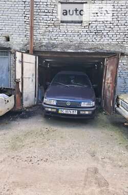 Седан Volkswagen Passat 1994 в Львові