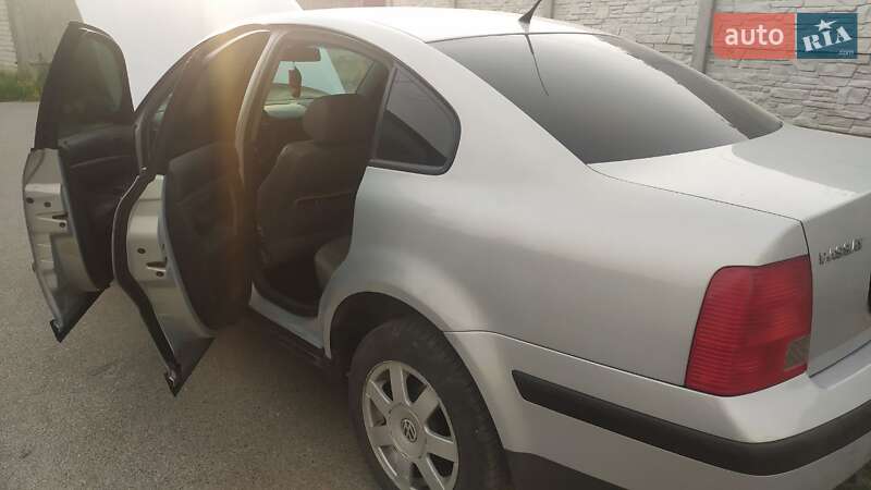 Седан Volkswagen Passat 2000 в Киеве