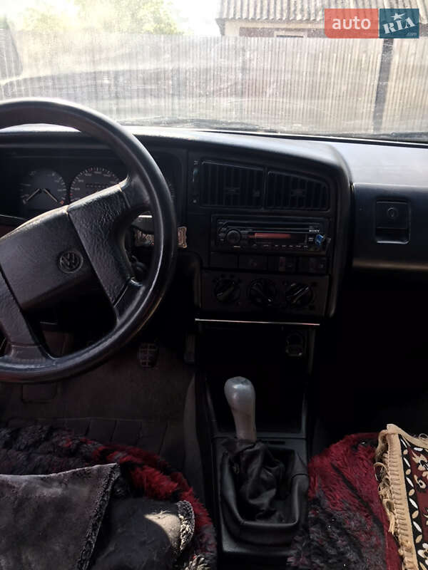 Седан Volkswagen Passat 1990 в Городку