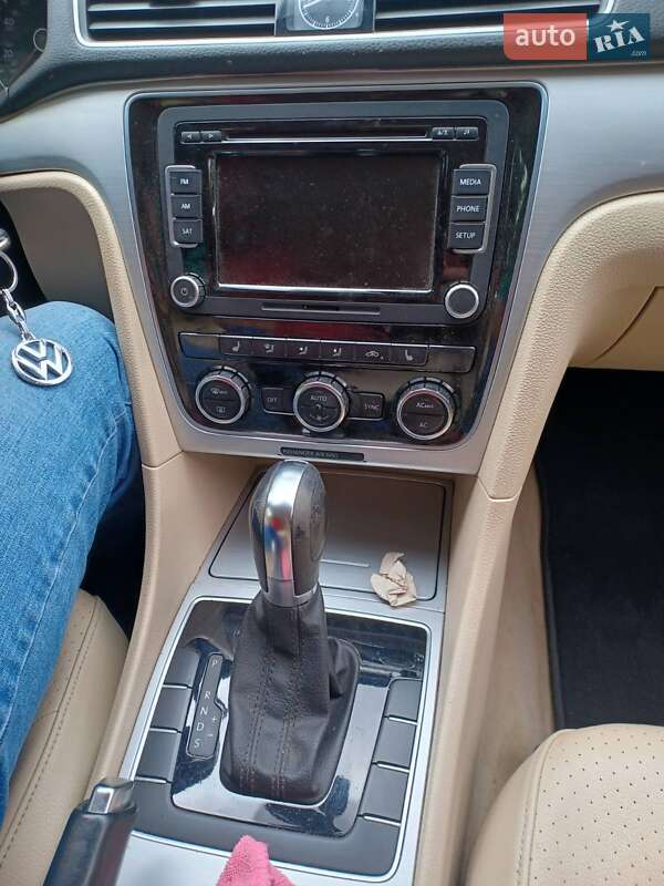 Седан Volkswagen Passat 2011 в Києві