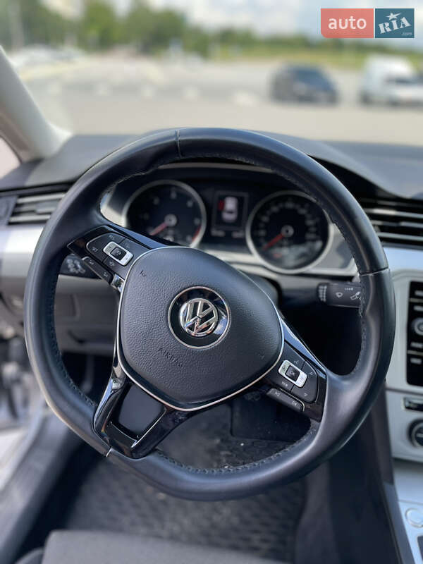 Седан Volkswagen Passat 2019 в Запорожье