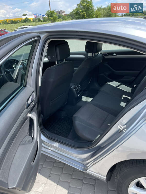 Седан Volkswagen Passat 2019 в Запорожье