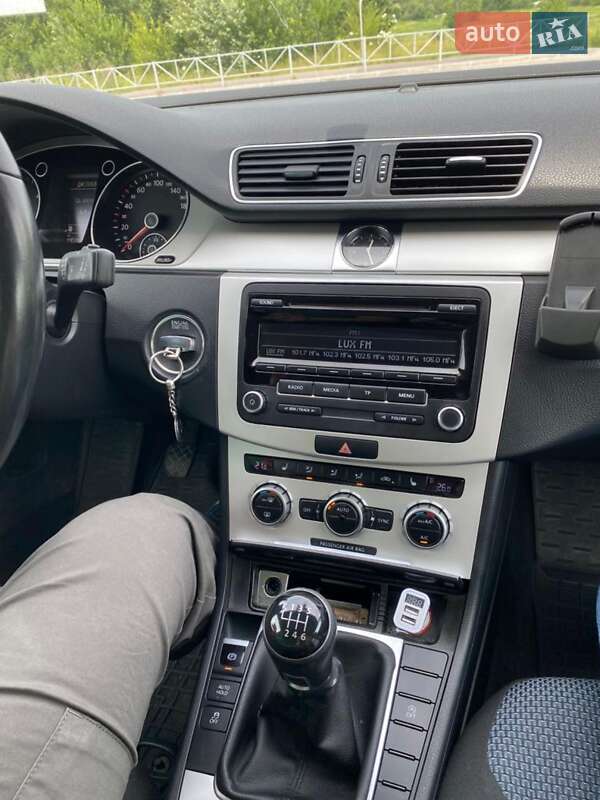 Універсал Volkswagen Passat 2014 в Києві