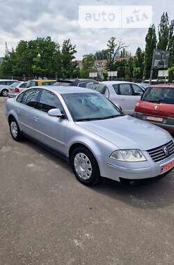 Седан Volkswagen Passat 2004 в Николаеве