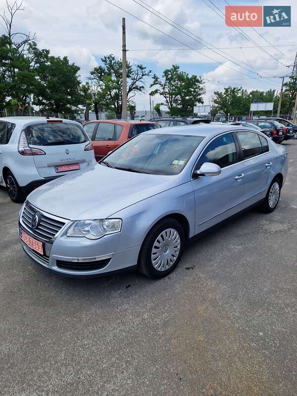 Седан Volkswagen Passat 2006 в Николаеве