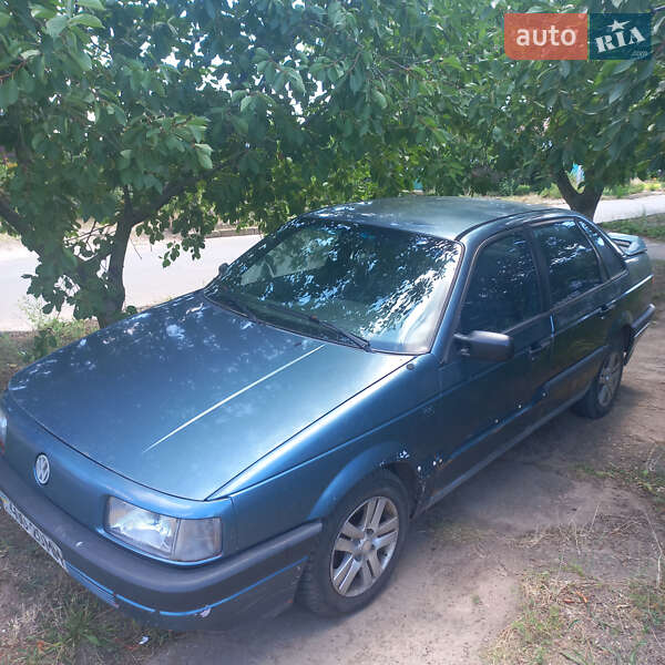 Седан Volkswagen Passat 1990 в Витовском районе
