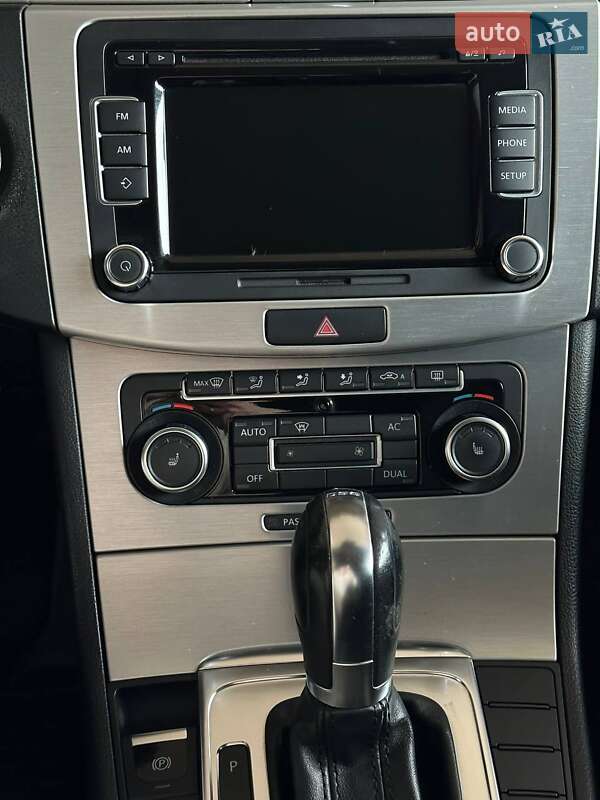 Седан Volkswagen Passat 2011 в Киеве