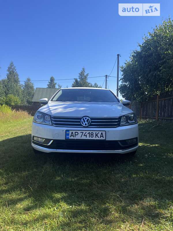 Седан Volkswagen Passat 2011 в Луцке